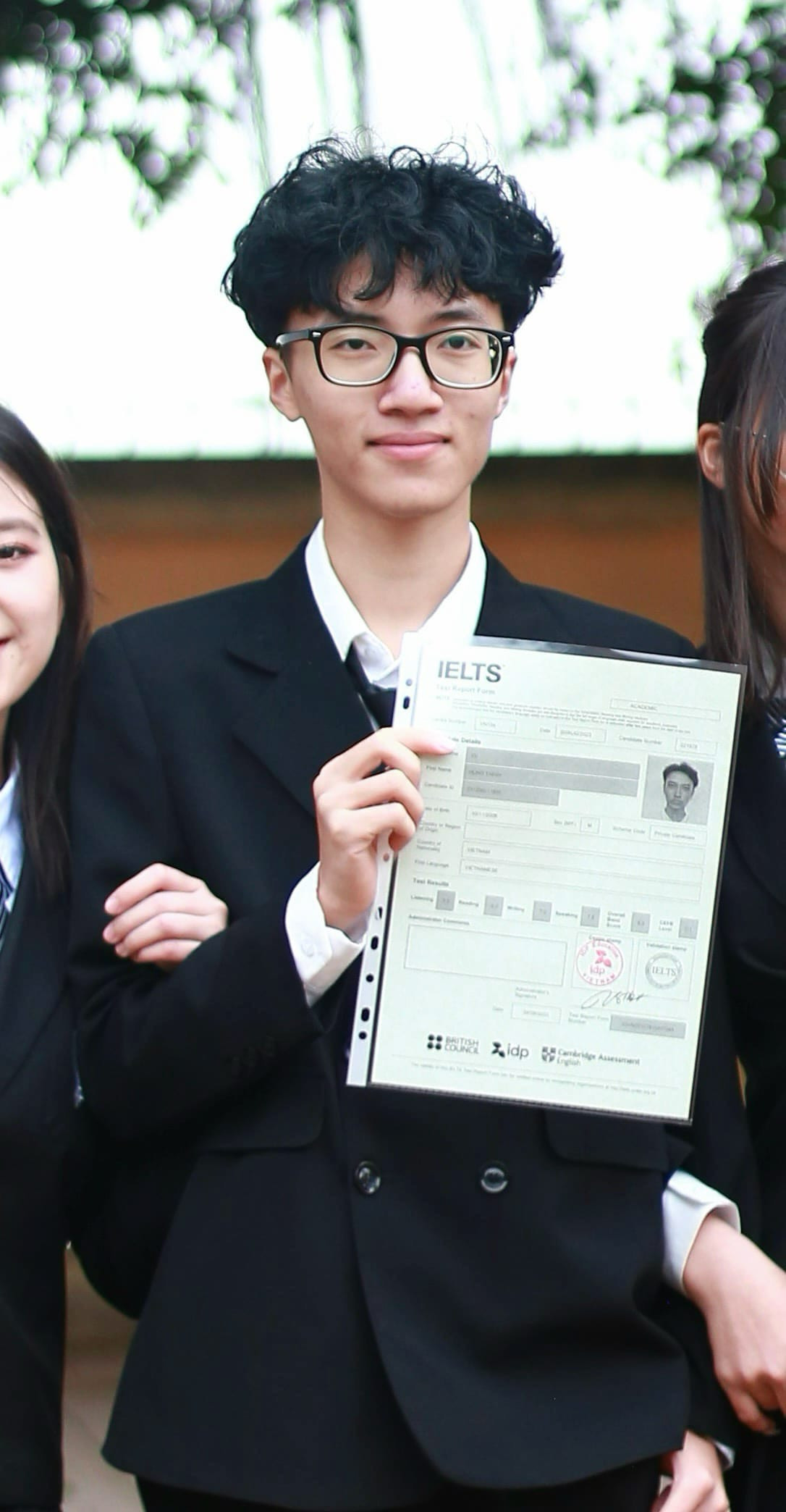 Vũ Hưng Thịnh sở hữu những chứng chỉ quốc tế đáng ngưỡng mộ SAT 1540, thuộc top 1% toàn cầu, IELTS 8.0. Vũ Hưng Thịnh sở hữu những chứng chỉ quốc tế đáng ngưỡng mộ SAT 1540, thuộc top 1% toàn cầu, IELTS 8.0.