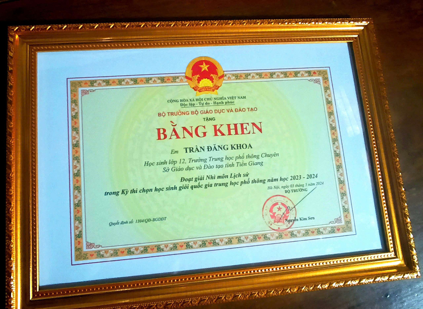 Bằng khen của Bộ trưởng Bộ Giáo dục và Đào tạo dành cho Giải Nhì quốc gia môn Lịch sử của Khoa trong kì thi chọn HSG cấp quốc gia năm 2023 - 2024.