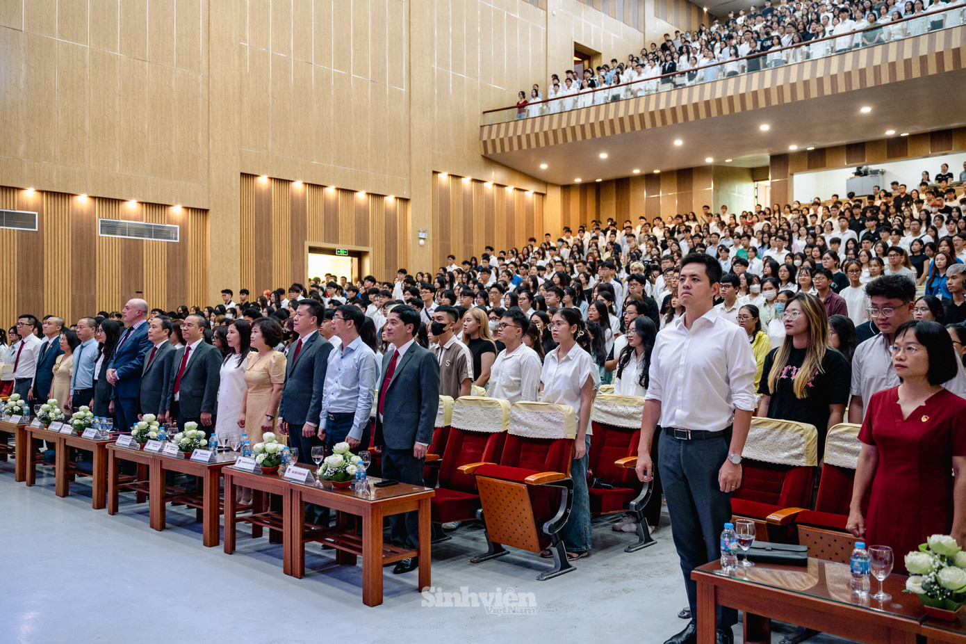 Các đại biểu tham dự chương trình.