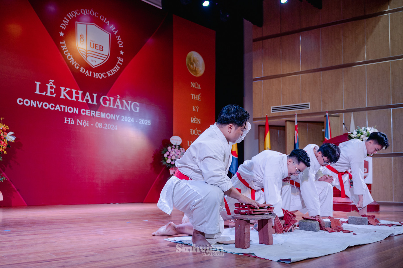Màn trình diễn ấn tượng của CLB Karate UEB.