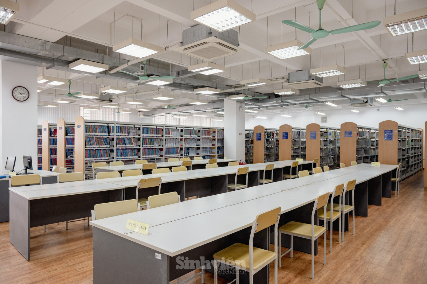 Về trường 'Xây' những ngày mùa hạ vắng bóng sinh viên ảnh 11 Về trường 'Xây' những ngày mùa hạ vắng bóng sinh viên ảnh 11