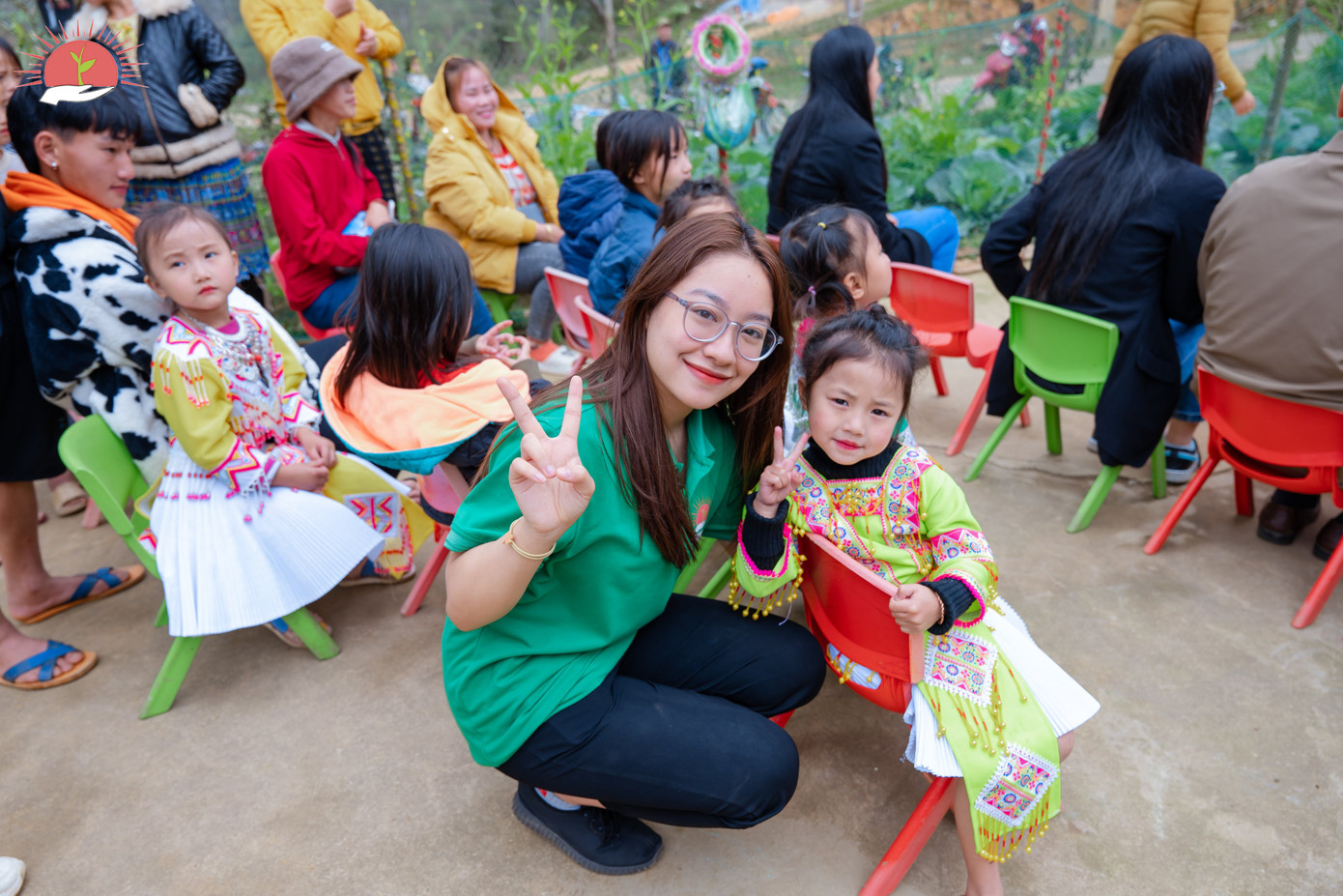 Mỹ Hạnh say mê trong vai trò tình nguyện viên chương trình "Khánh thành Bếp ăn cho em của chiến dịch Đông Ấm Xuân Lạc". Mỹ Hạnh say mê trong vai trò tình nguyện viên chương trình "Khánh thành Bếp ăn cho em của chiến dịch Đông Ấm Xuân Lạc".