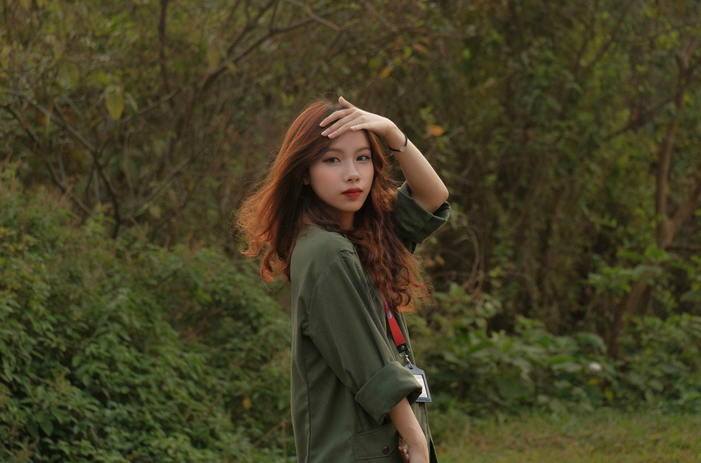 Nữ sinh Trường Đại học Kinh tế Quốc dân luôn tích cực tìm kiếm cơ hội thực tập, làm thêm để tích lũy kinh nghiệm làm việc.