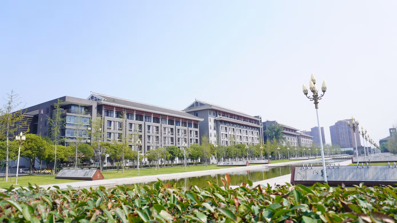 Khuôn viên “đẹp như mơ” tại Đại học Tứ Xuyên.
