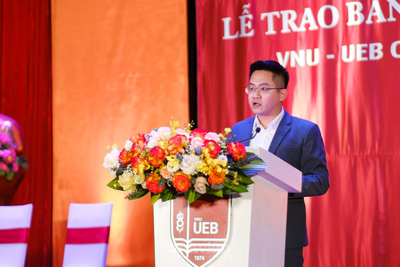 TS. Vũ Duy – Phó Trưởng phòng Đào tạo công bố các Quyết định tốt nghiệp, cấp học vị. TS. Vũ Duy – Phó Trưởng phòng Đào tạo công bố các Quyết định tốt nghiệp, cấp học vị.