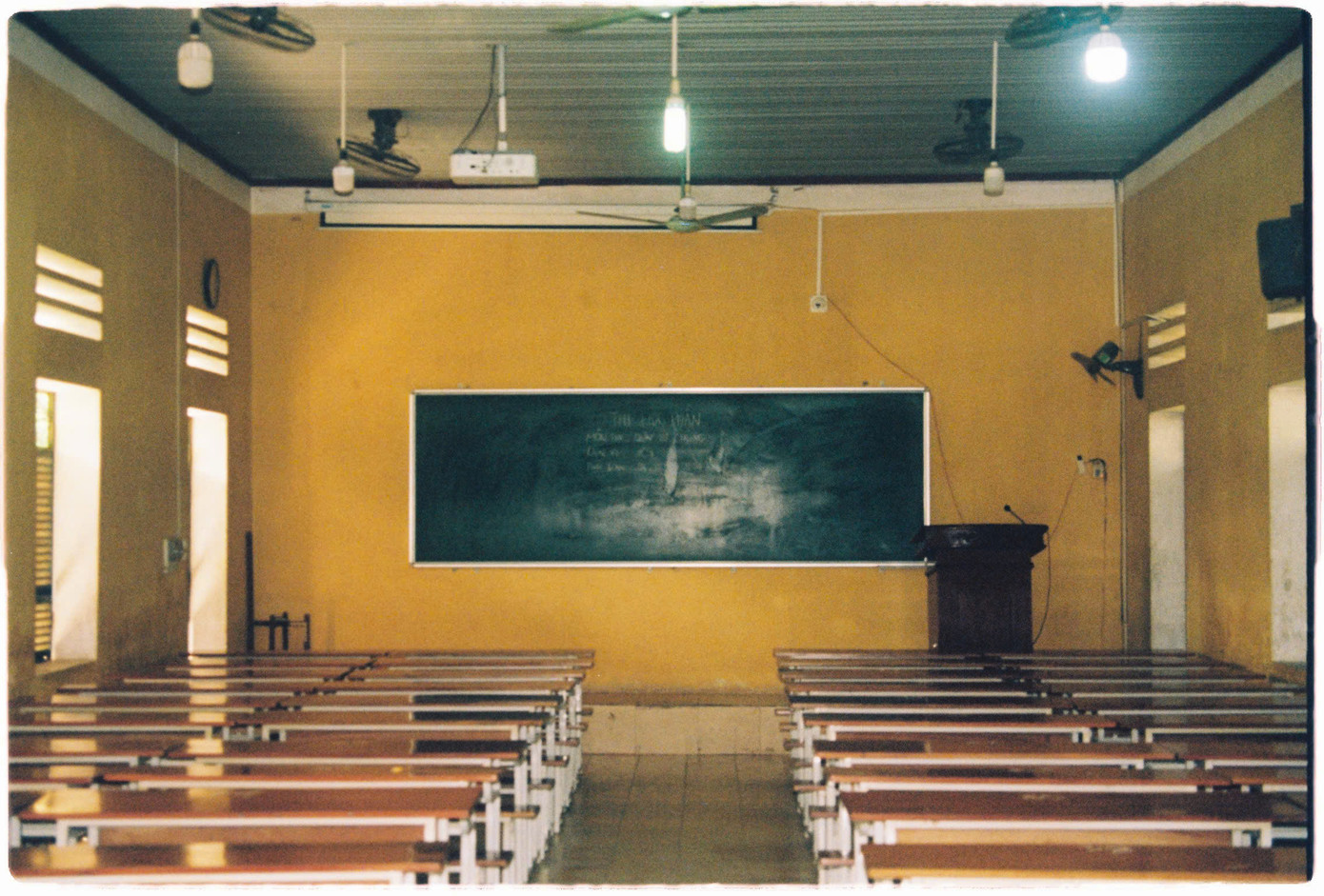 Nơi đây trao cho Trang cơ hội để nhìn lại chính mình, soi chiếu để thấu hiểu bản thân. Nơi đây trao cho Trang cơ hội để nhìn lại chính mình, soi chiếu để thấu hiểu bản thân.