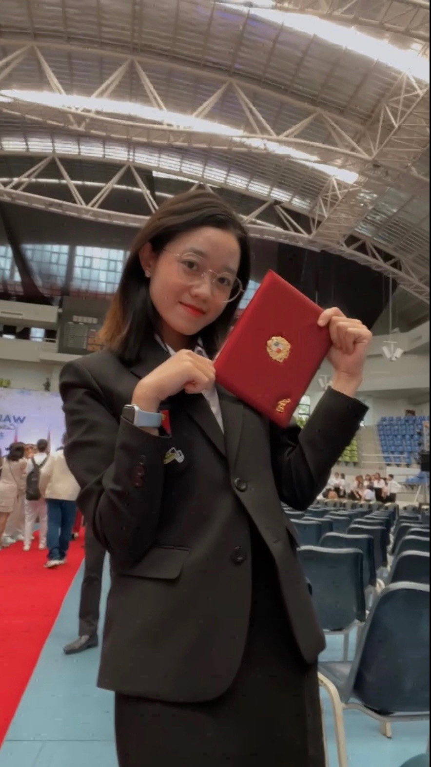 Ngọc Diệp nhận giải thưởng danh dự dành cho sinh viên có điểm học tập cao.