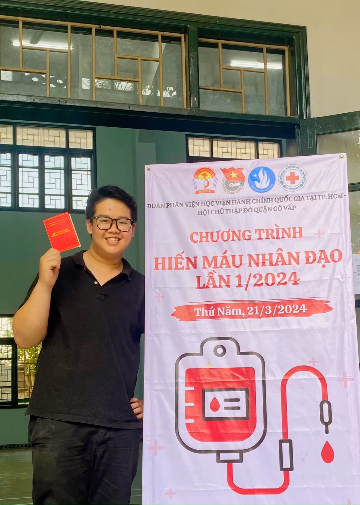 Tấn Lộc tham gia hiến máu tình nguyện. Tấn Lộc tham gia hiến máu tình nguyện.