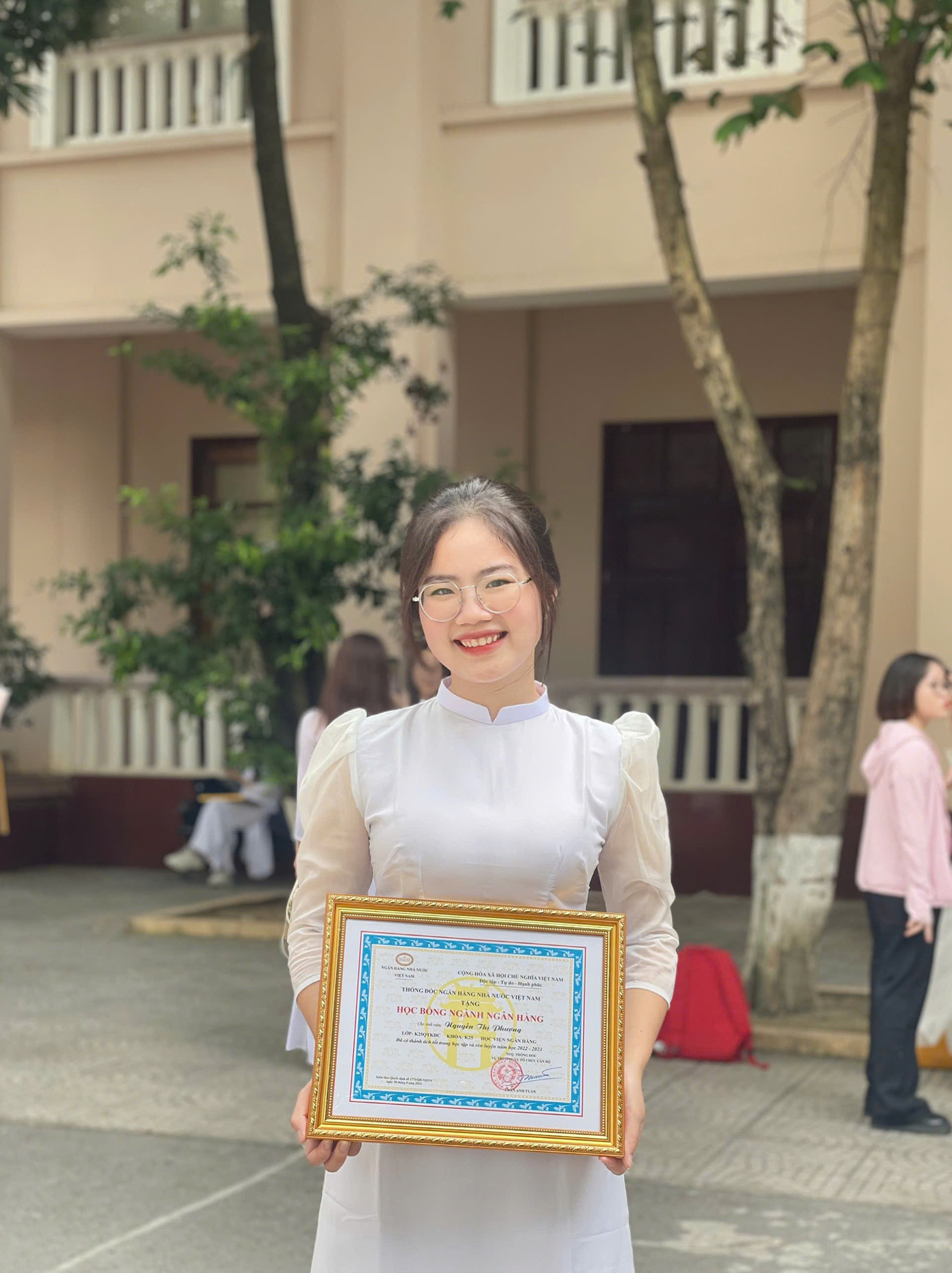Nguyễn Thị Phượng xuất sắc giành học bổng Ngành Ngân hàng, do Ngân hàng Nhà nước Việt Nam trao tặng năm học 2022 - 2023. Nguyễn Thị Phượng xuất sắc giành học bổng Ngành Ngân hàng, do Ngân hàng Nhà nước Việt Nam trao tặng năm học 2022 - 2023.