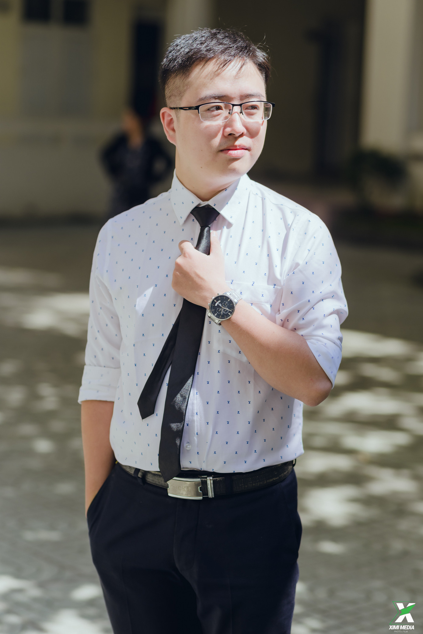 Thầy Vũ Văn Long, giáo viên Ngữ văn tại Trường THPT Chuyên Ngoại ngữ, Trường Đại học Ngoại ngữ, Đại học Quốc gia Hà Nội. Thầy Vũ Văn Long, giáo viên Ngữ văn tại Trường THPT Chuyên Ngoại ngữ, Trường Đại học Ngoại ngữ, Đại học Quốc gia Hà Nội.