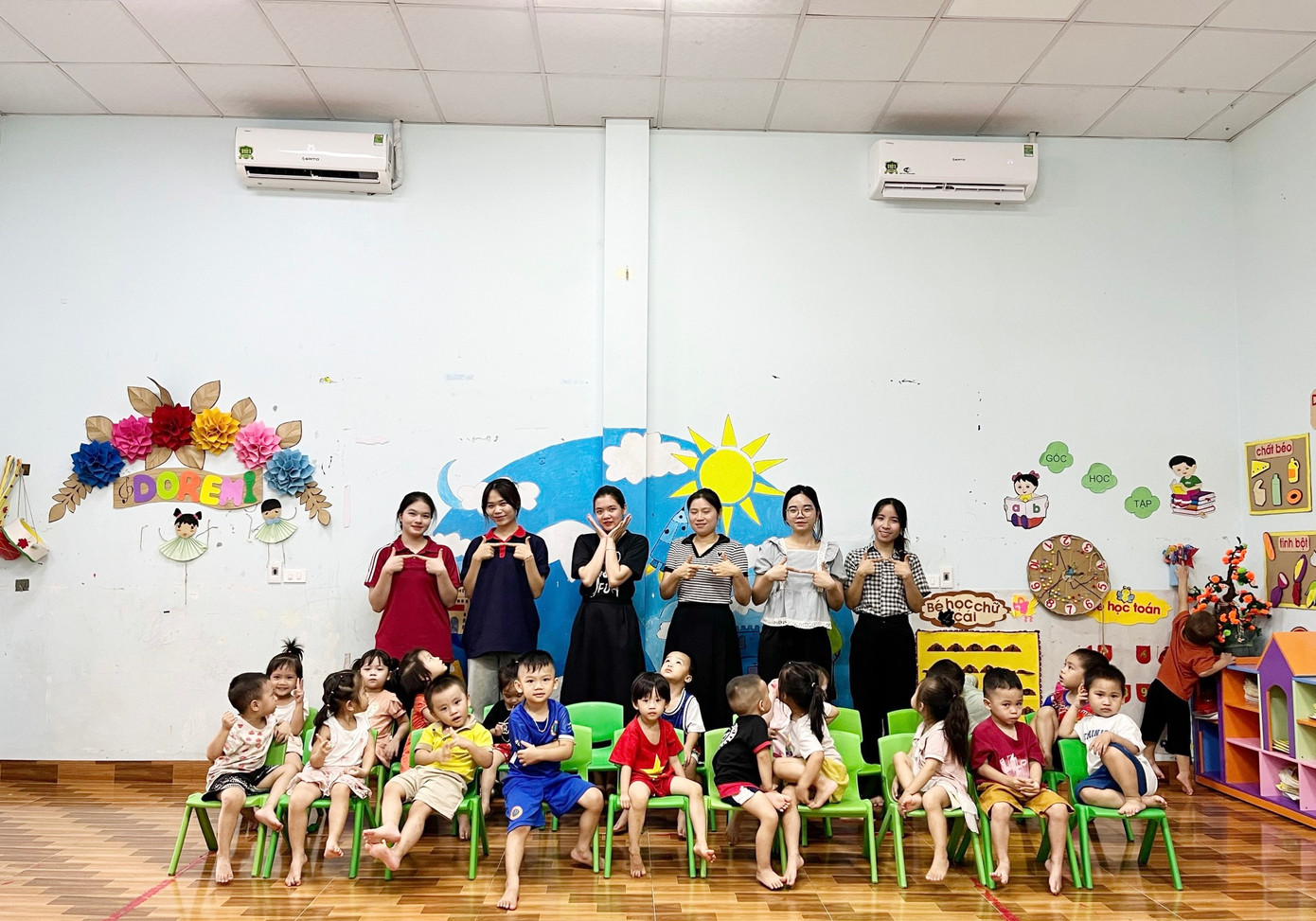 Thu Hà tham gia dạy tình nguyện hè tại trường mầm non Bảo An.