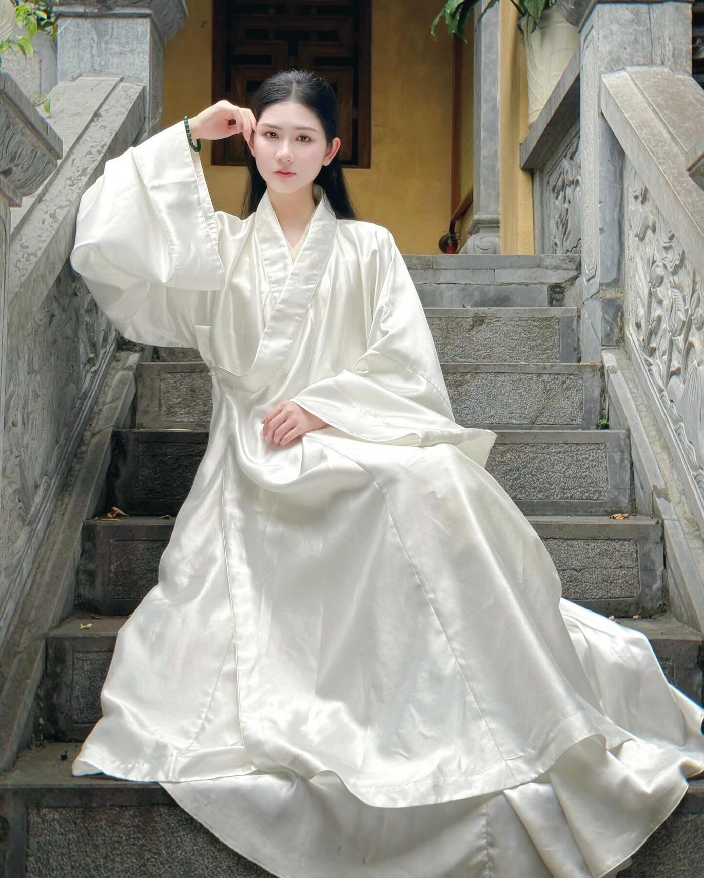 Cô nàng sở hữu vẻ ngoài nổi bật, vẻ đẹp trong trẻo, thanh tú. Cô nàng sở hữu vẻ ngoài nổi bật, vẻ đẹp trong trẻo, thanh tú.