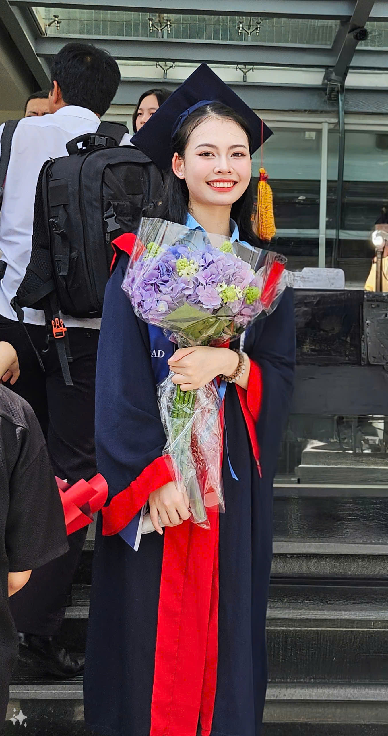 Hà Phương tốt nghiệp loại Giỏi ngành Quan hệ quốc tế Học viện Ngoại giao.