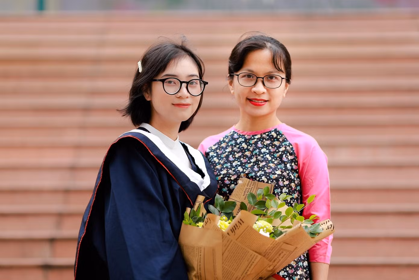 TS. Lê Vũ Điệp dự lễ tốt nghiệp của sinh viên. TS. Lê Vũ Điệp dự lễ tốt nghiệp của sinh viên.