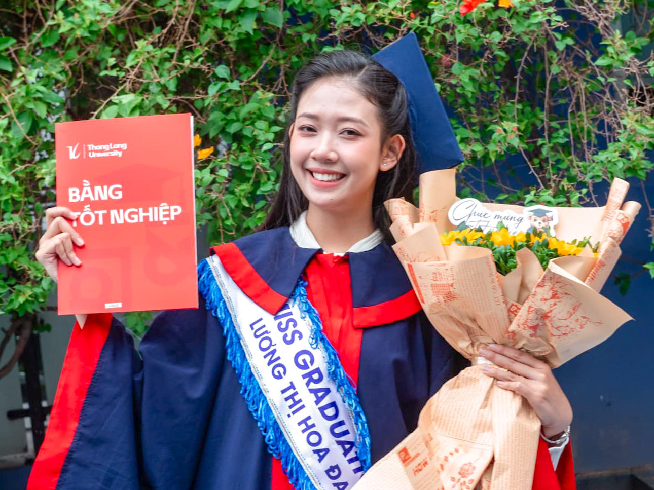 Tân cử nhân Lương Thị Hoa Đan. Tân cử nhân Lương Thị Hoa Đan.