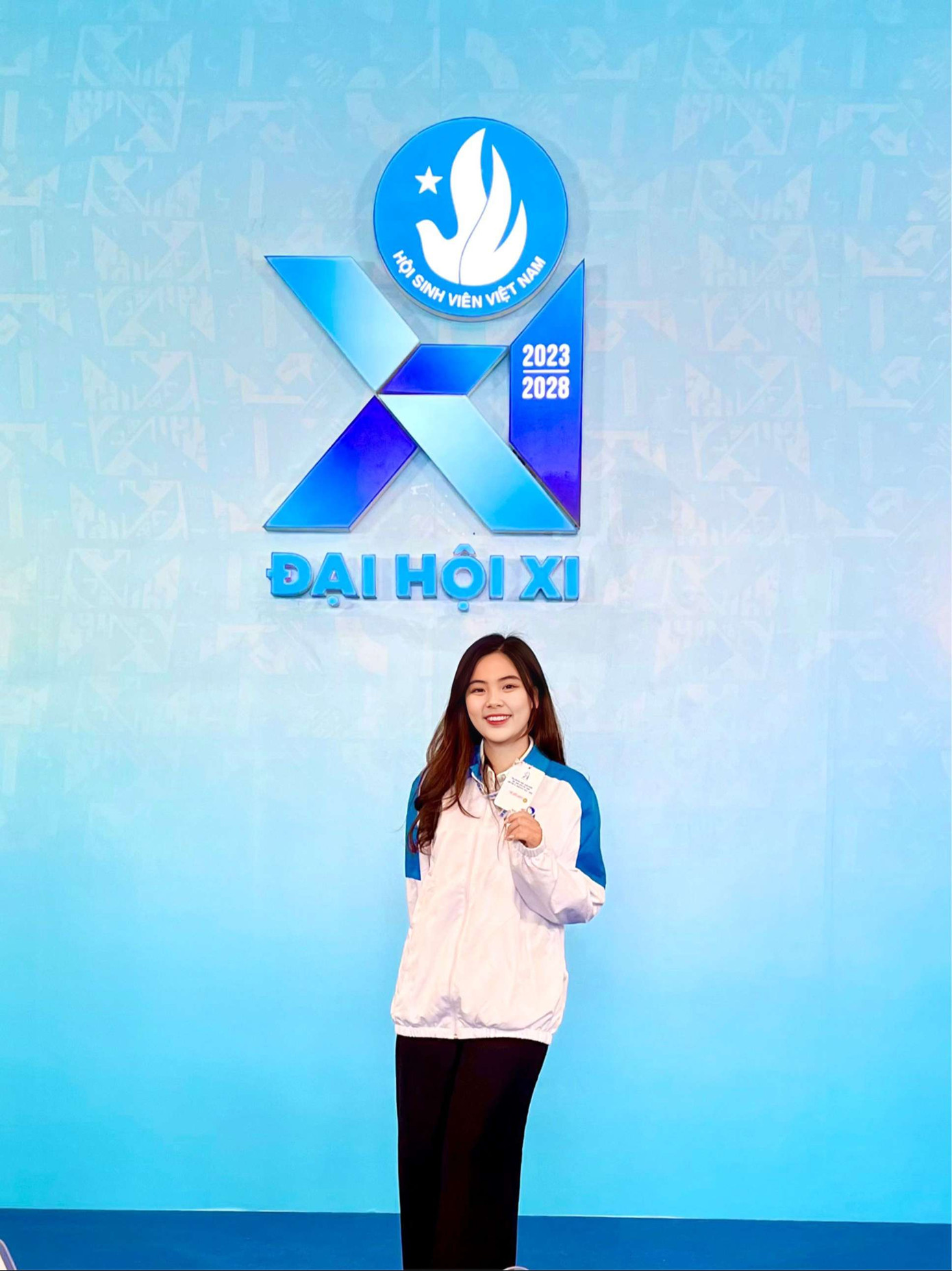 Ngân tham dự Đại hội đại biểu toàn quốc Hội Sinh viên Việt Nam lần thứ XI. Ngân tham dự Đại hội đại biểu toàn quốc Hội Sinh viên Việt Nam lần thứ XI.