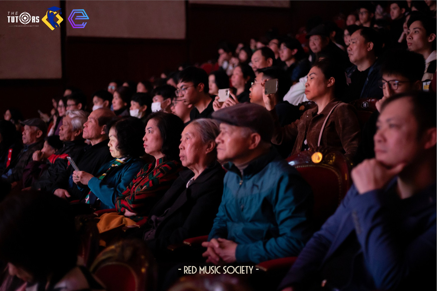 Cảm xúc của khán giả khi tham gia liveshow “Đường chúng ta đi” (2023) của Red music Society. Cảm xúc của khán giả khi tham gia liveshow “Đường chúng ta đi” (2023) của Red music Society.