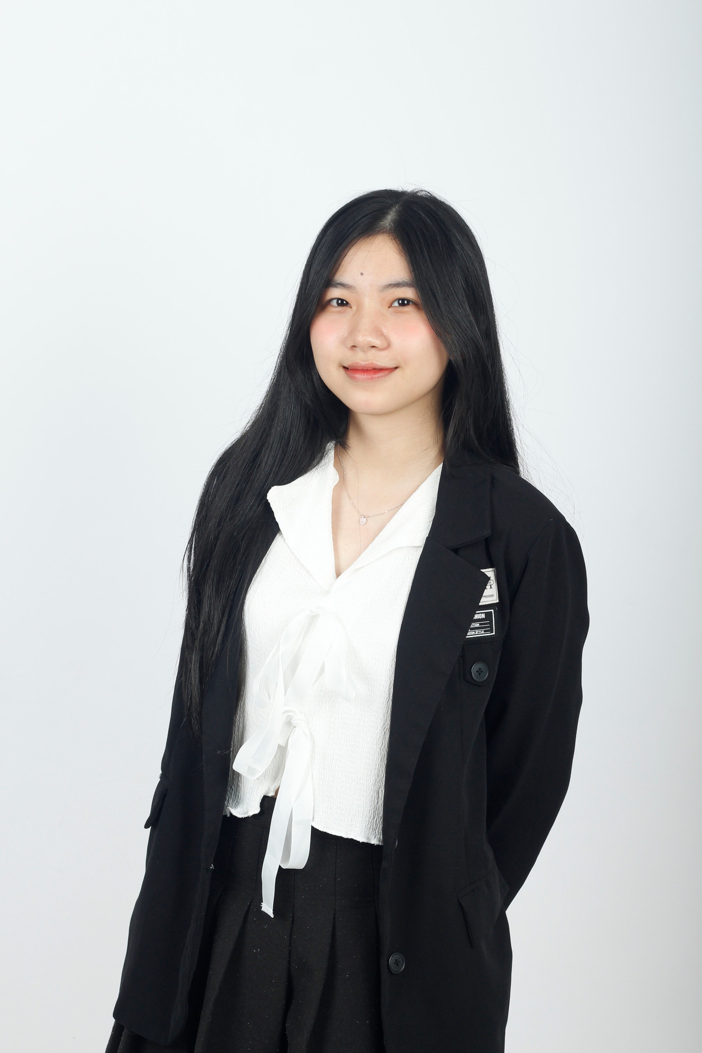 Nguyễn Hương Giang đang là sinh viên năm nhất, khoa Chính trị Quốc tế và Ngoại giao, chuyên ngành Quan hệ Quốc tế tại Học viện Ngoại giao.