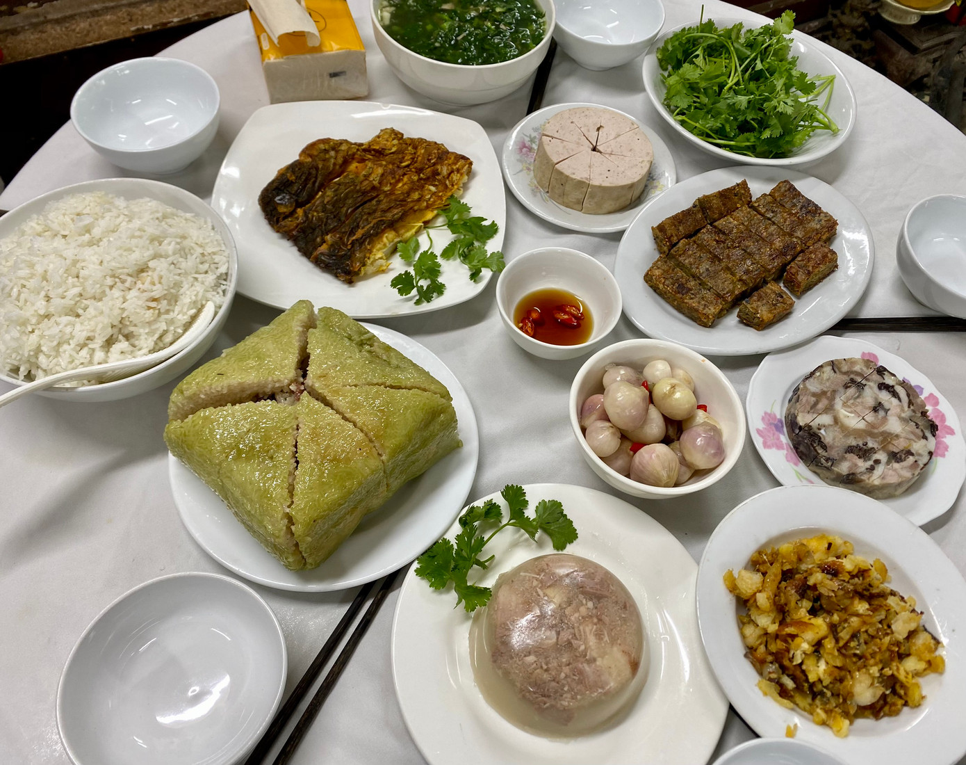 Nam sinh hào hứng chia sẻ về mâm cơm ngày Tết của gia đình mình.