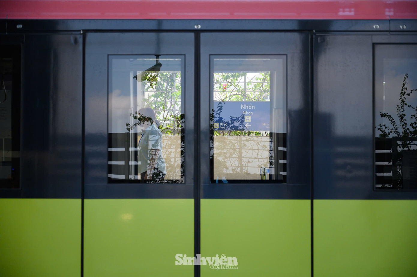 Tàu vận hành từ 5 giờ 30 đến 22 giờ tất cả các ngày trong tuần.