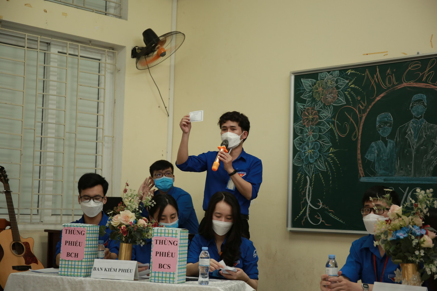 Tuấn Anh phát biểu trong đại hội Chi đoàn. Tuấn Anh phát biểu trong đại hội Chi đoàn.