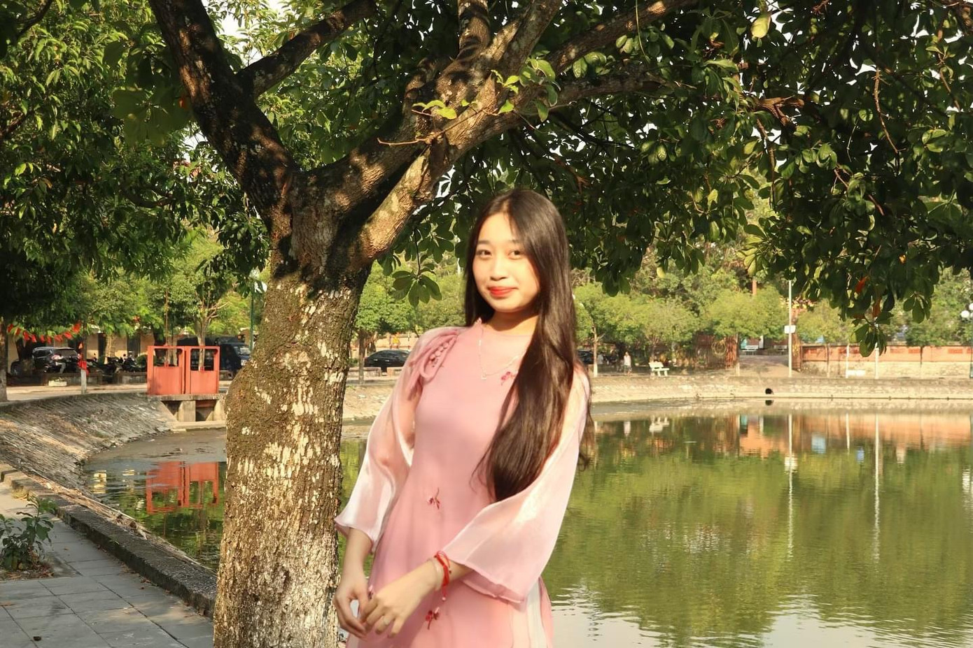 Bên cạnh đó, cô từng giành giải Ba kỳ thi Học sinh Giỏi cấp tỉnh môn Lịch sử (2020 - 2021), minh chứng cho niềm đam mê và tài năng trong môn học này. Bên cạnh đó, cô từng giành giải Ba kỳ thi Học sinh Giỏi cấp tỉnh môn Lịch sử (2020 - 2021), minh chứng cho niềm đam mê và tài năng trong môn học này.