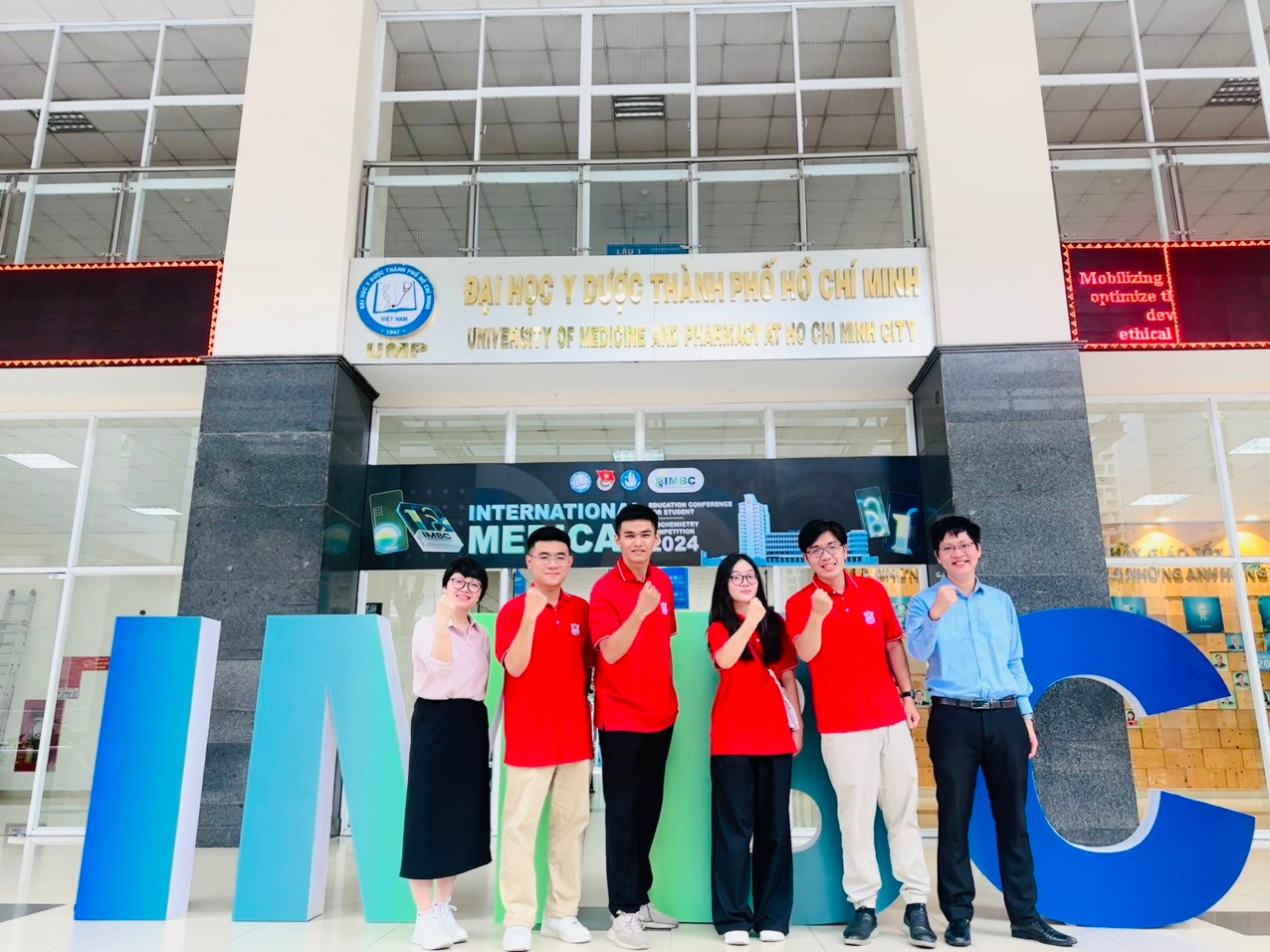 Tích cực tham gia các hoạt động và phong trào sinh viên. Tích cực tham gia các hoạt động và phong trào sinh viên.