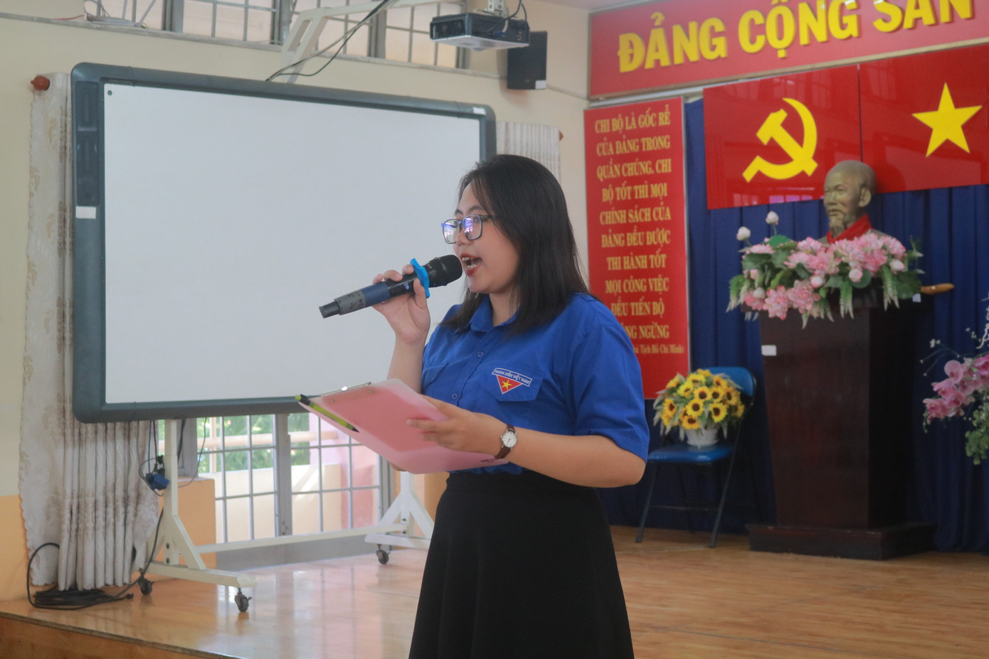 Những hoạt động trong màu áo xanh tình nguyện giúp Tường Vi trưởng thành hơn mỗi ngày. Những hoạt động trong màu áo xanh tình nguyện giúp Tường Vi trưởng thành hơn mỗi ngày.