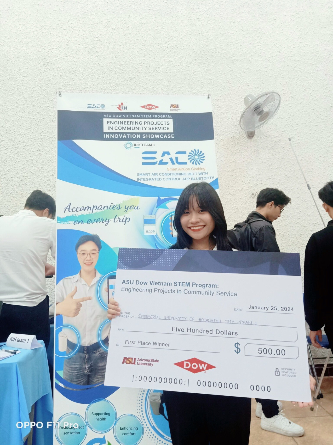 Thu Thảo tại chung kết cuộc thi Dự án Kỹ thuật phục vụ cộng đồng( EPICS). Thu Thảo tại chung kết cuộc thi Dự án Kỹ thuật phục vụ cộng đồng( EPICS).