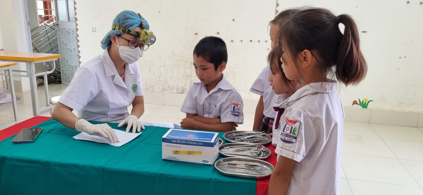 Chương trình tư vấn, khám bệnh và cấp phát thuốc miễn phí cho 500 người dân được tổ chức tại xã Trung Phúc.