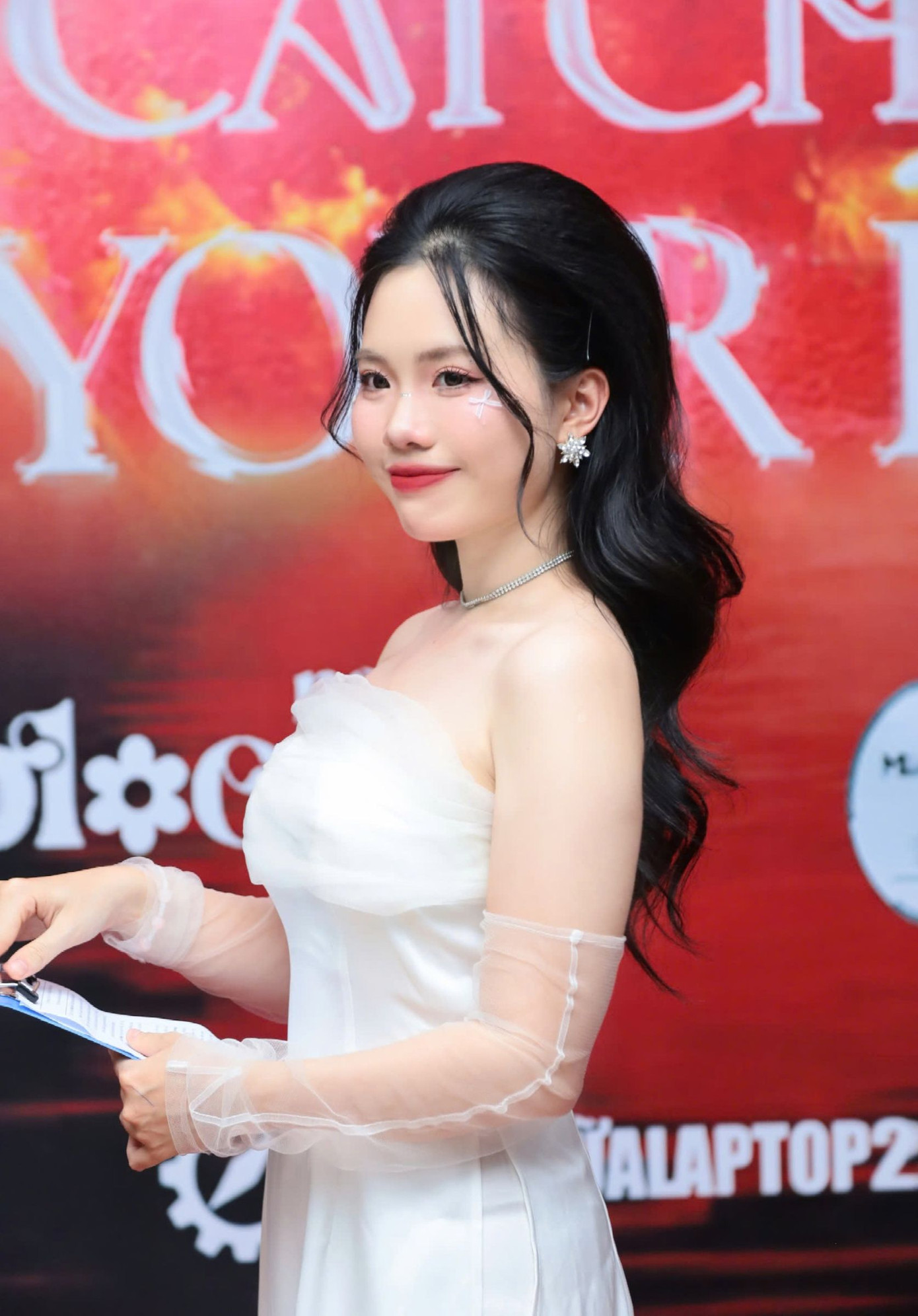 Linh Phương là MC sự kiện Chào tân Trường Đại học Luật Hà Nội.