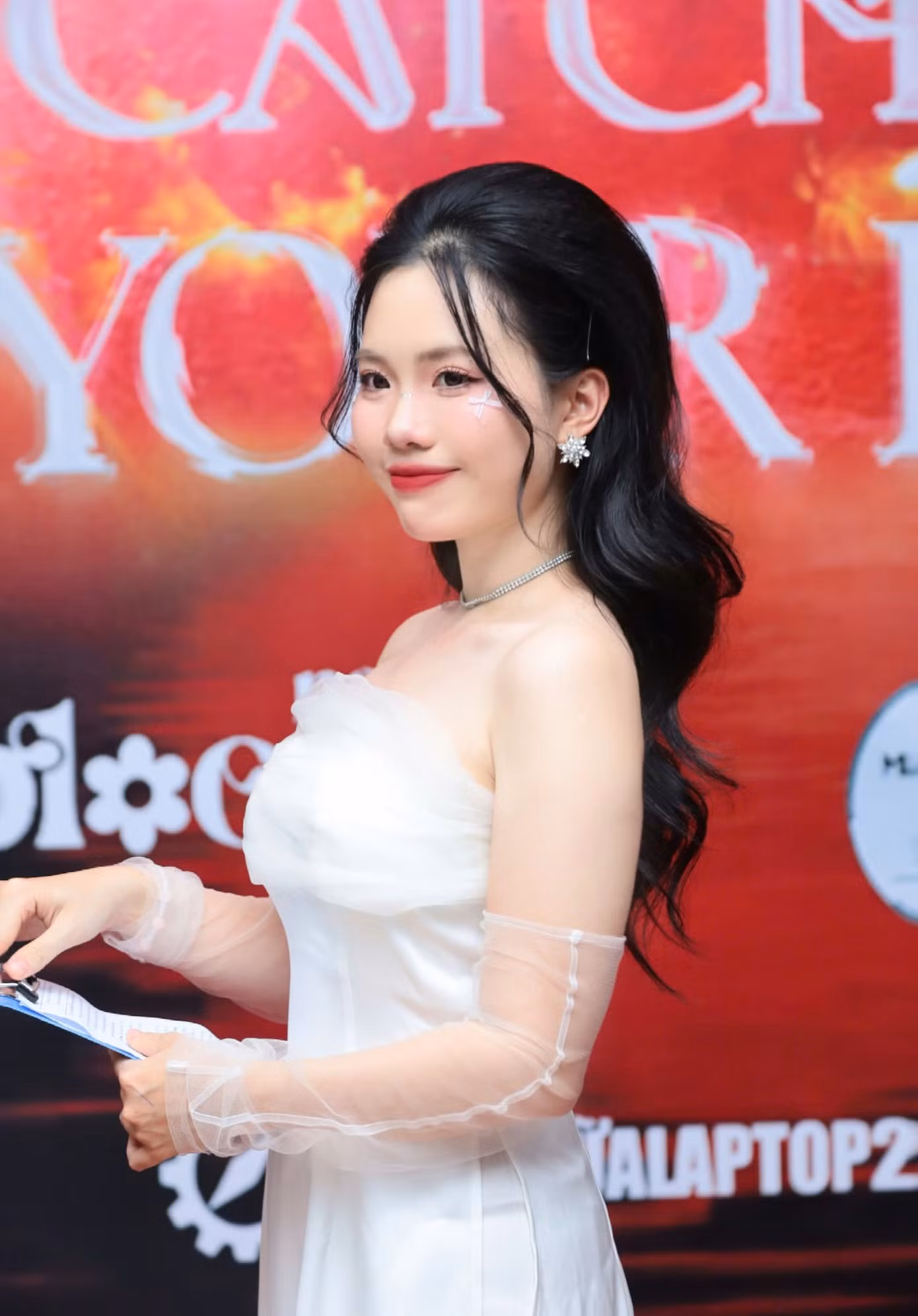 Linh Phương là MC sự kiện Chào tân Trường Đại học Luật Hà Nội.
