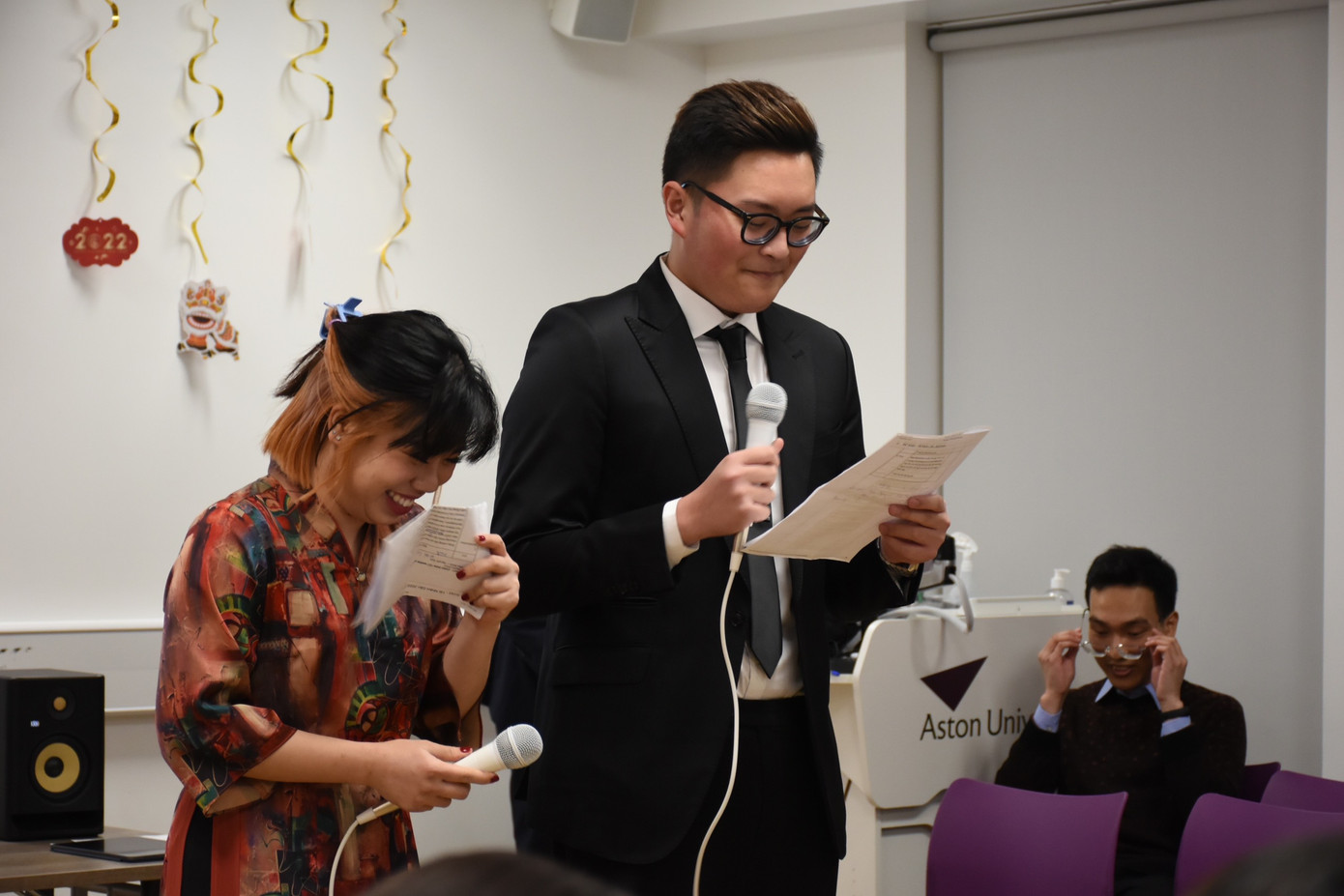 Nhân trong một sự kiện Tết 2022 - Tết xa nhà đầu tiên của chàng trai ở Anh Quốc.