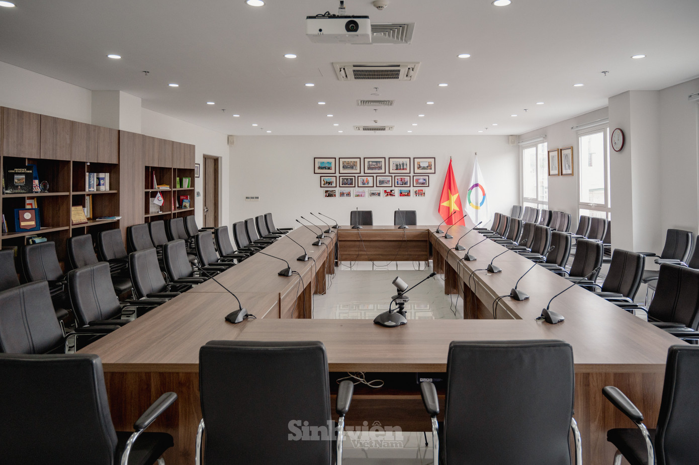 Phòng Pháp ngữ được thiết kế theo phong cách Châu Âu.