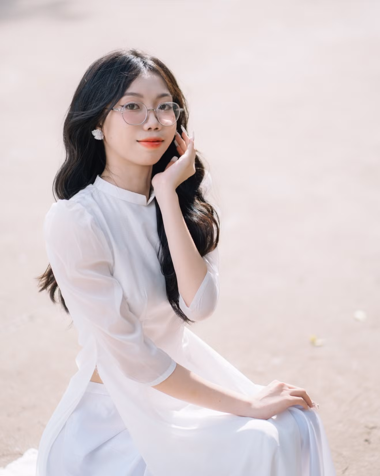“Em muốn gửi lời cảm ơn sâu sắc đến mẹ. Mẹ đã cùng em vượt qua mọi khó khăn trên con đường theo đuổi ước mơ và mẹ luôn là một mái ấm an toàn để em trở về”. “Em muốn gửi lời cảm ơn sâu sắc đến mẹ. Mẹ đã cùng em vượt qua mọi khó khăn trên con đường theo đuổi ước mơ và mẹ luôn là một mái ấm an toàn để em trở về”.