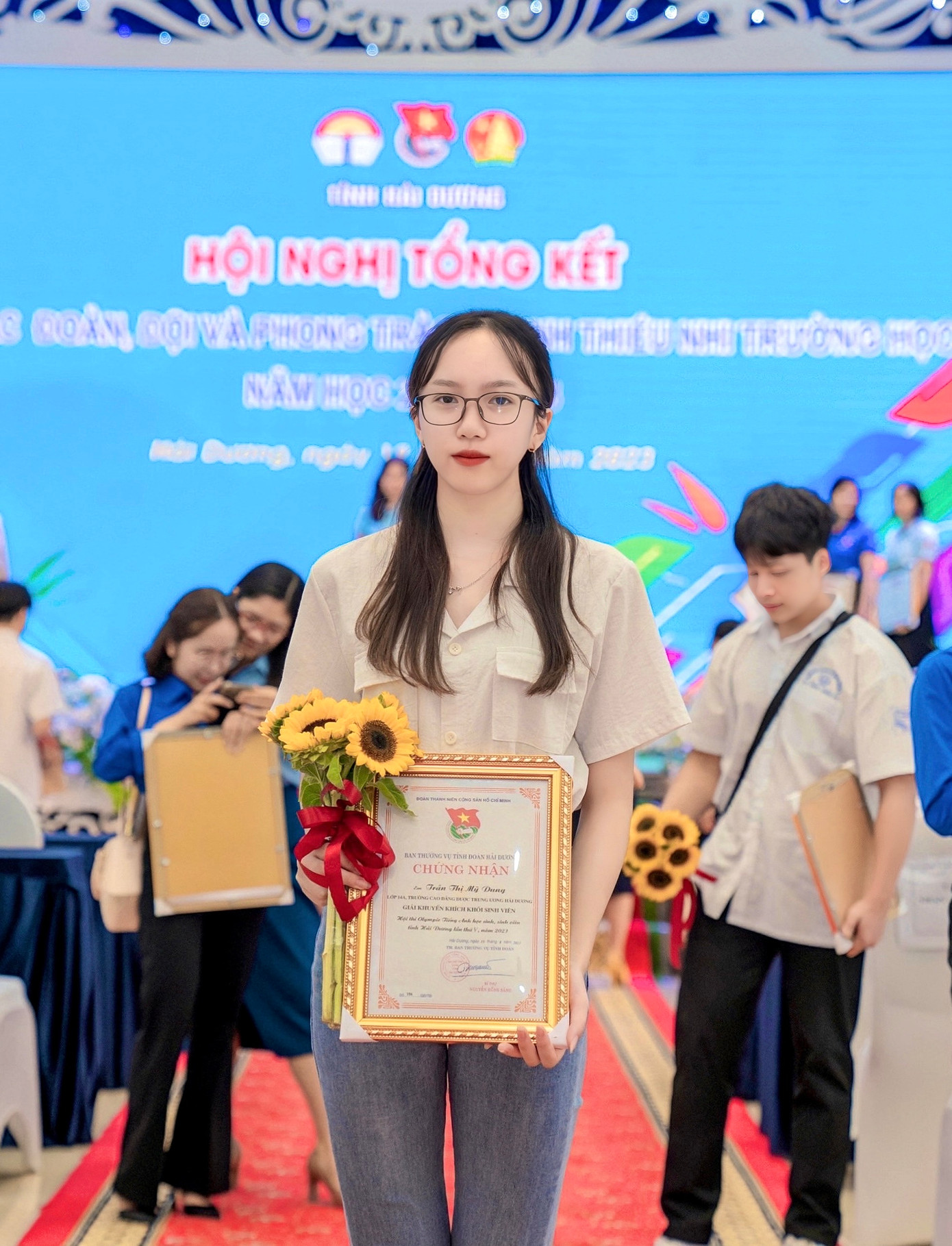 Trần Thị Mỹ Dung (sinh năm 2003), sinh ra và lớn lên tại huyện Nam Sách, tỉnh Hải Dương. Trần Thị Mỹ Dung (sinh năm 2003), sinh ra và lớn lên tại huyện Nam Sách, tỉnh Hải Dương.