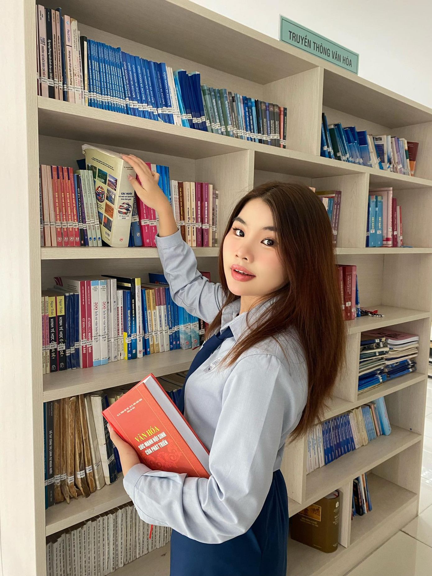 Hoàng Minh Châu hiện đang là sinh viên năm nhất ngành Truyền thông quốc tế, Học viện Ngoại giao.