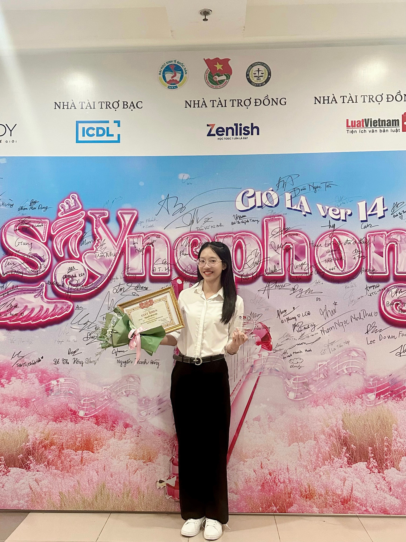 Minh Hà đạt danh hiệu Sinh viên tiêu biểu Khoa Luật năm học 2023-2024. Minh Hà đạt danh hiệu Sinh viên tiêu biểu Khoa Luật năm học 2023-2024.