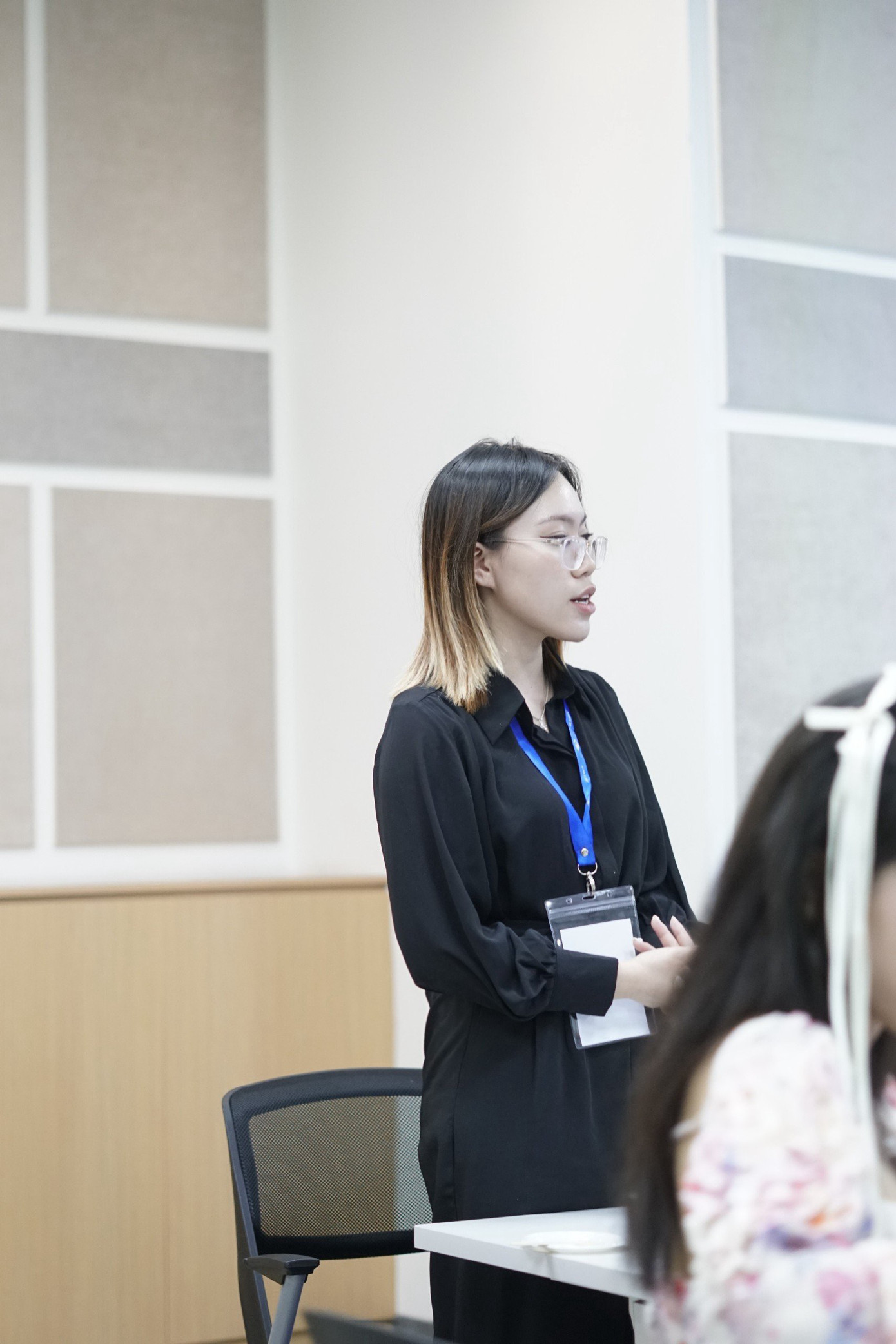 Thanh Mai tại một hội nghị mô phỏng Liên hợp quốc. Thanh Mai tại một hội nghị mô phỏng Liên hợp quốc.