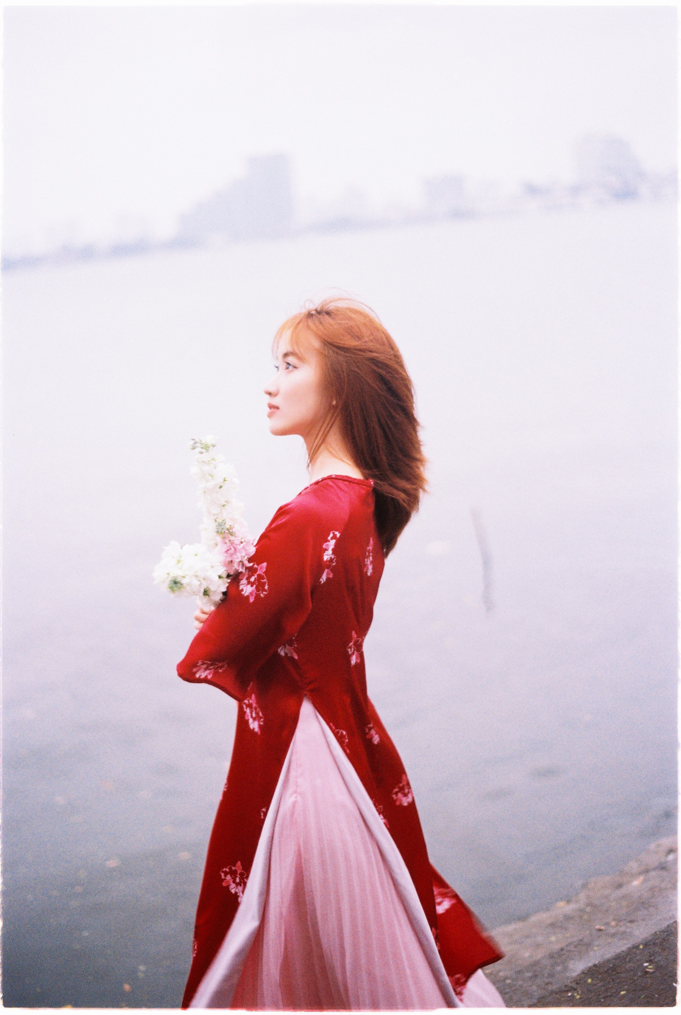 Nguyên Chi là sinh viên trao đổi tại Đại học Yokohama, Nhật Bản. Nguyên Chi là sinh viên trao đổi tại Đại học Yokohama, Nhật Bản.