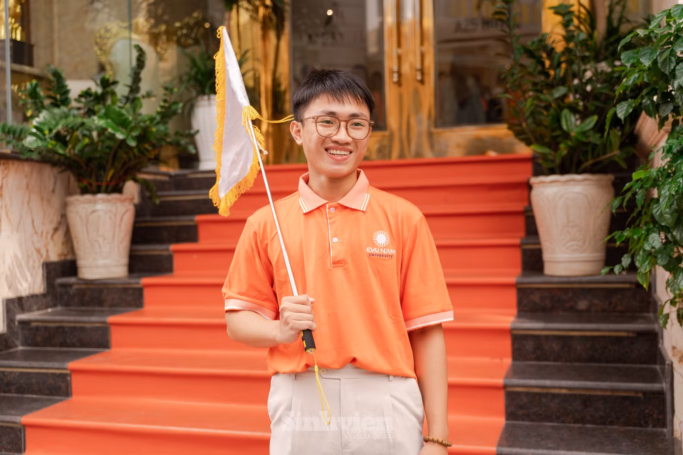 Sinh viên Lại Duy Hải - Sinh viên lớp Quản trị Du lịch 18.03 chia sẻ: "Mình đã học hỏi được rất nhiều điều sau chuyến đi. Trong hành trình trải nghiệm, mình được các thầy hướng dẫn làm quen với các nghiệp vụ của nghề. Bên cạnh đó, chúng mình còn được các thầy cô chia sẻ kiến thức về văn hoá, lịch sử hình thành của các điểm đến."
