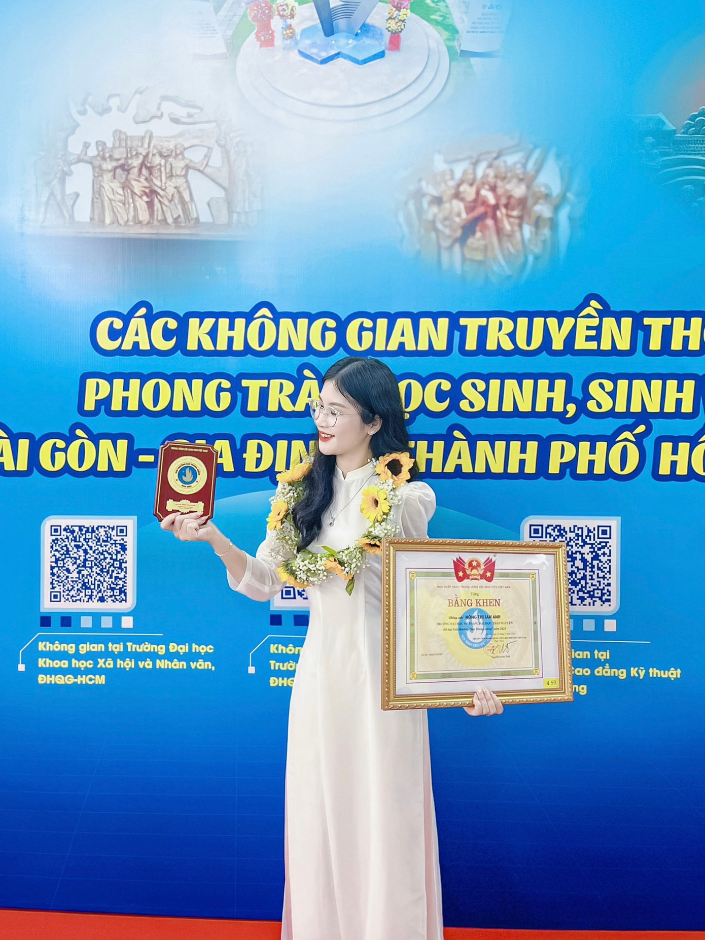 Lan Anh nhận giải thưởng Sao Tháng Giêng cấp Trung ương năm 2023 tại TP. Hồ Chí Minh.
