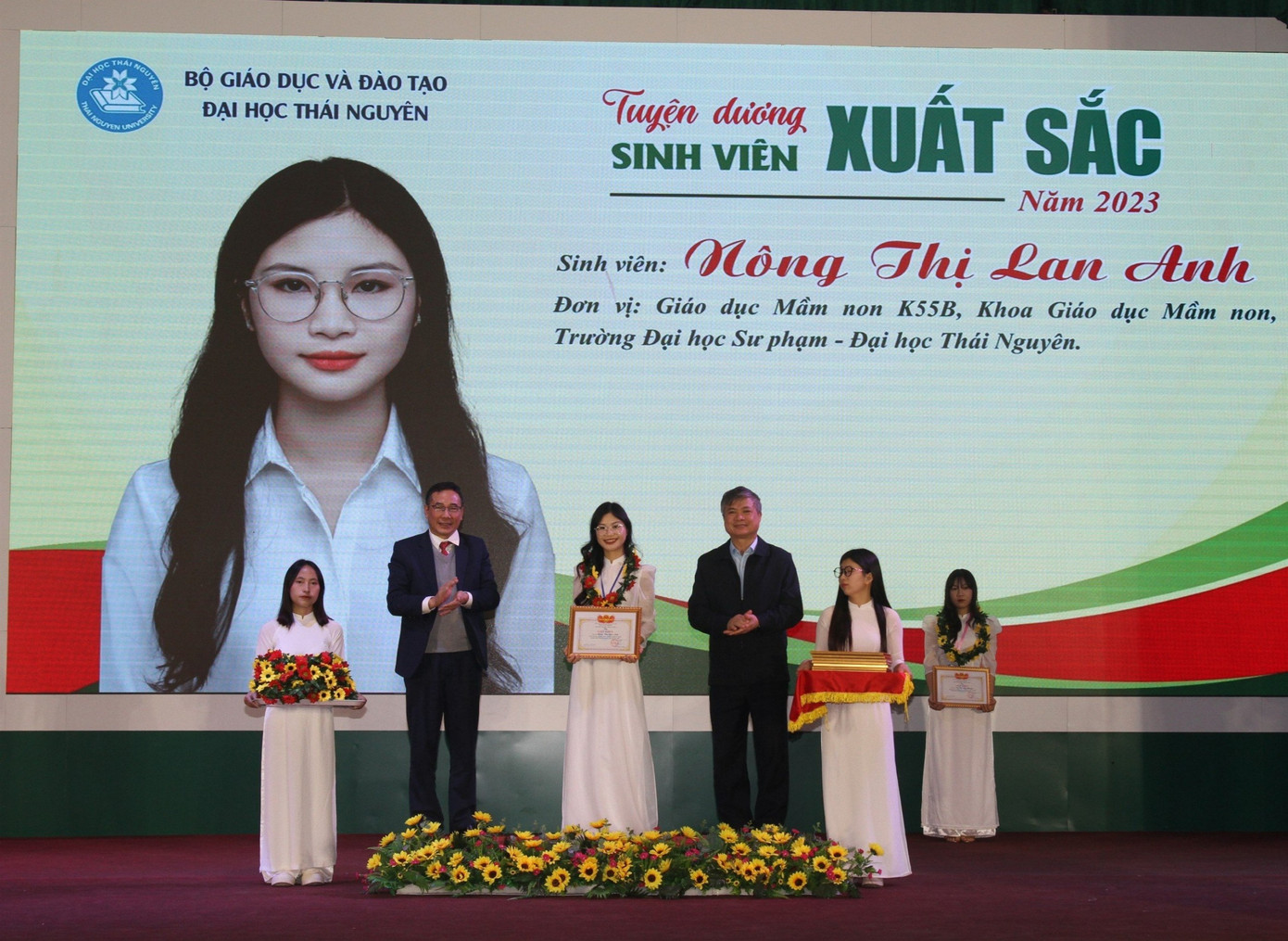 Lan Anh đạt danh hiệu Sinh viên xuất sắc năm 2023 cấp Đại học Thái Nguyên.