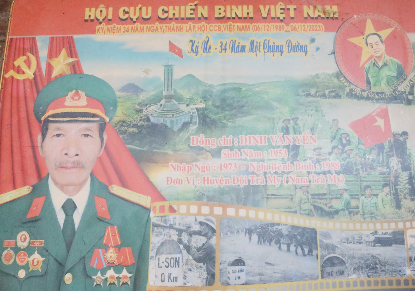 Bố Yến từng là một người lính. Bố Yến từng là một người lính.