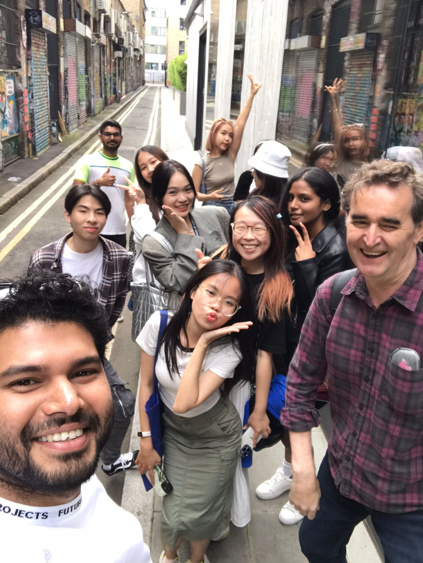 Kiều Oanh tham dự trao đổi khoá hè tại UK.