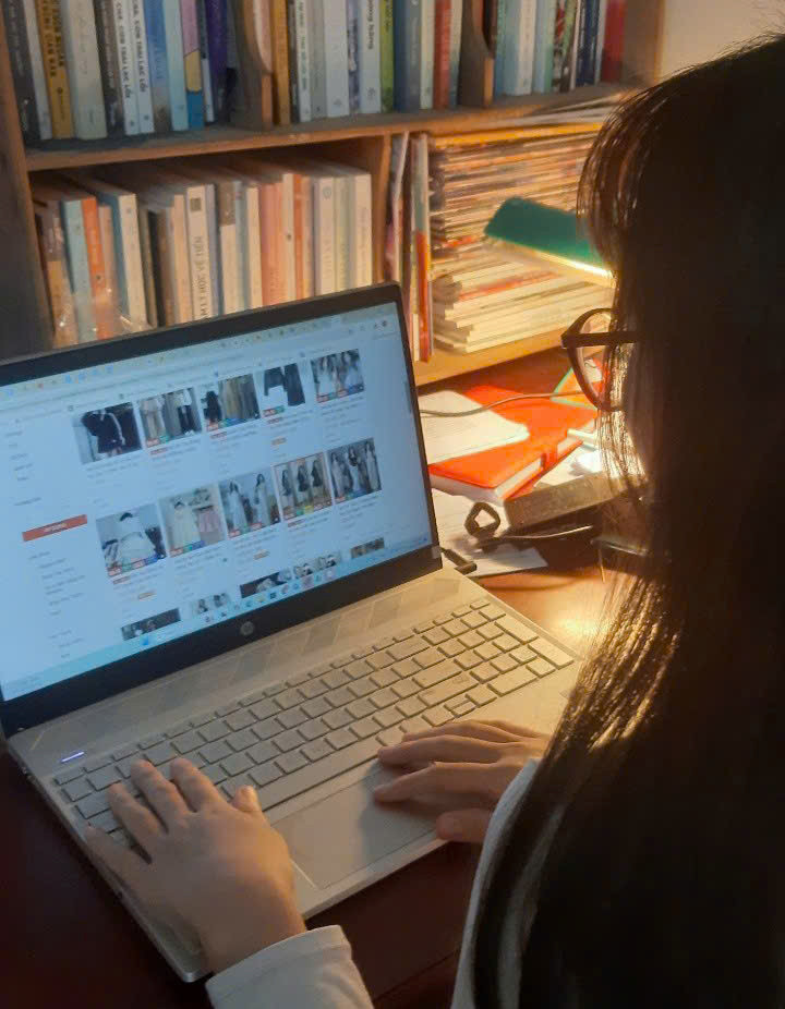 Việc mua sắm khiến Khánh Chi cảm thấy thoải mái, giúp cô tạm thời quên đi những áp lực trong cuộc sống.