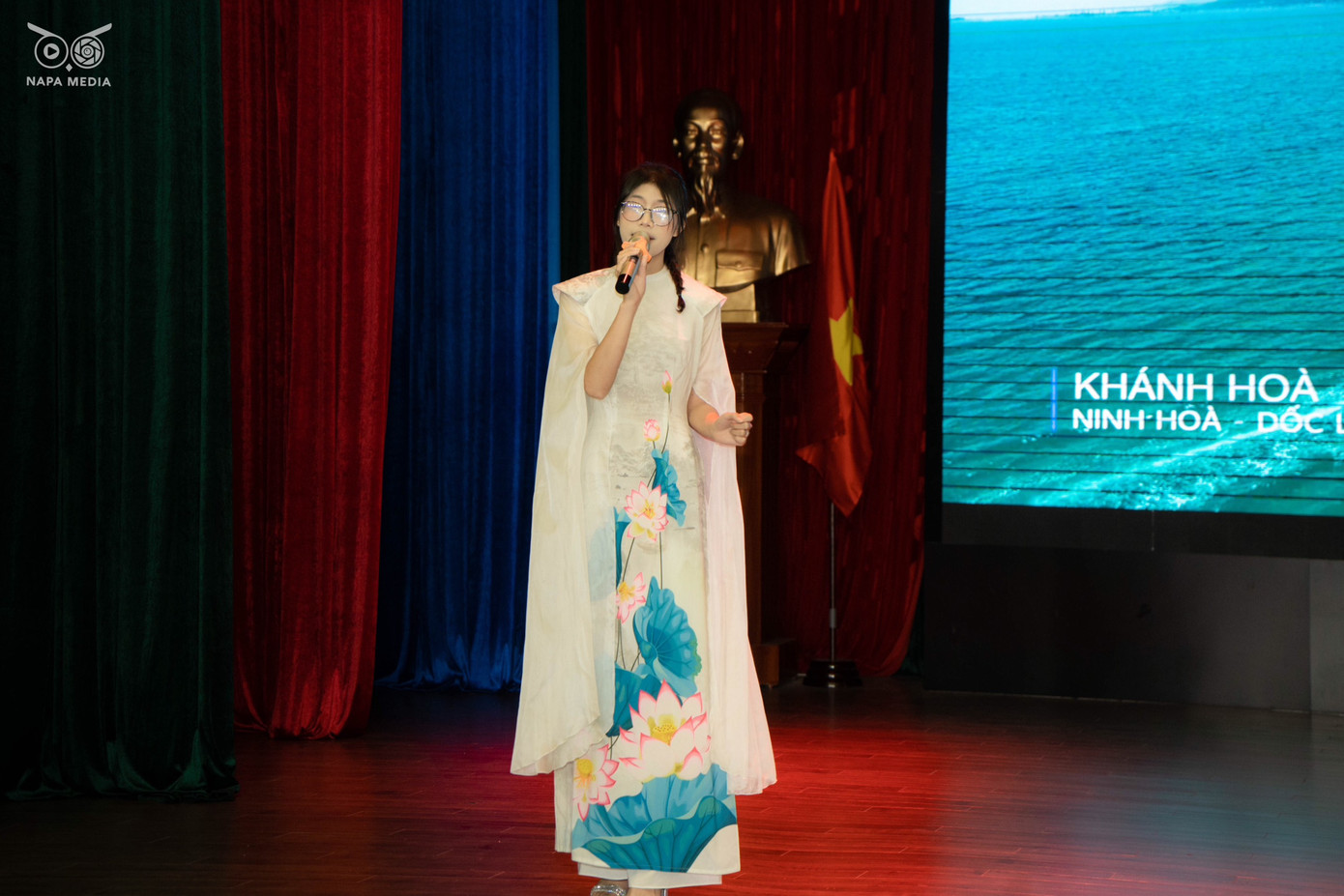 Nữ sinh tích cực tham gia các hoạt động Đoàn - Hội và phong trào sinh viên.