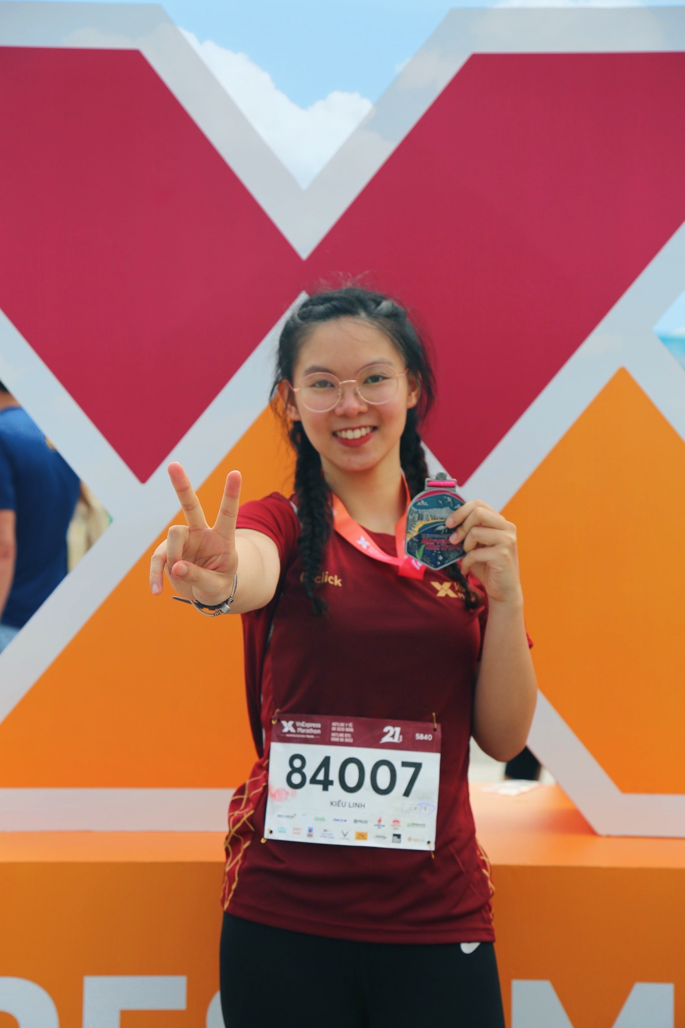 Hoàn thành cuộc thi chạy Half Marathon đầu tiên khiến Hoàng Linh quyết định du học tiếp tục theo đuổi đam mê. Hoàn thành cuộc thi chạy Half Marathon đầu tiên khiến Hoàng Linh quyết định du học tiếp tục theo đuổi đam mê.