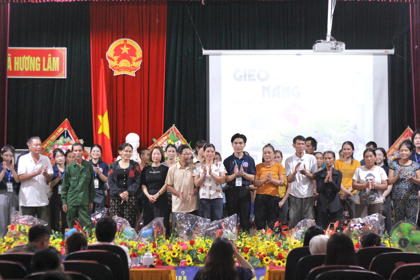 Chiến dịch “Mùa Hè Xanh 2024 - Gieo nắng” kết thúc với nhiều dấu ấn đối với cộng đồng lẫn các thành viên trong Hội. Chiến dịch “Mùa Hè Xanh 2024 - Gieo nắng” kết thúc với nhiều dấu ấn đối với cộng đồng lẫn các thành viên trong Hội.