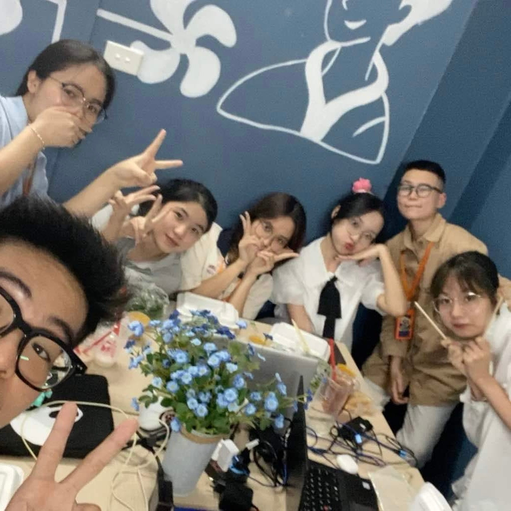 Ảnh làm thêm tại trung tâm tiếng Anh.